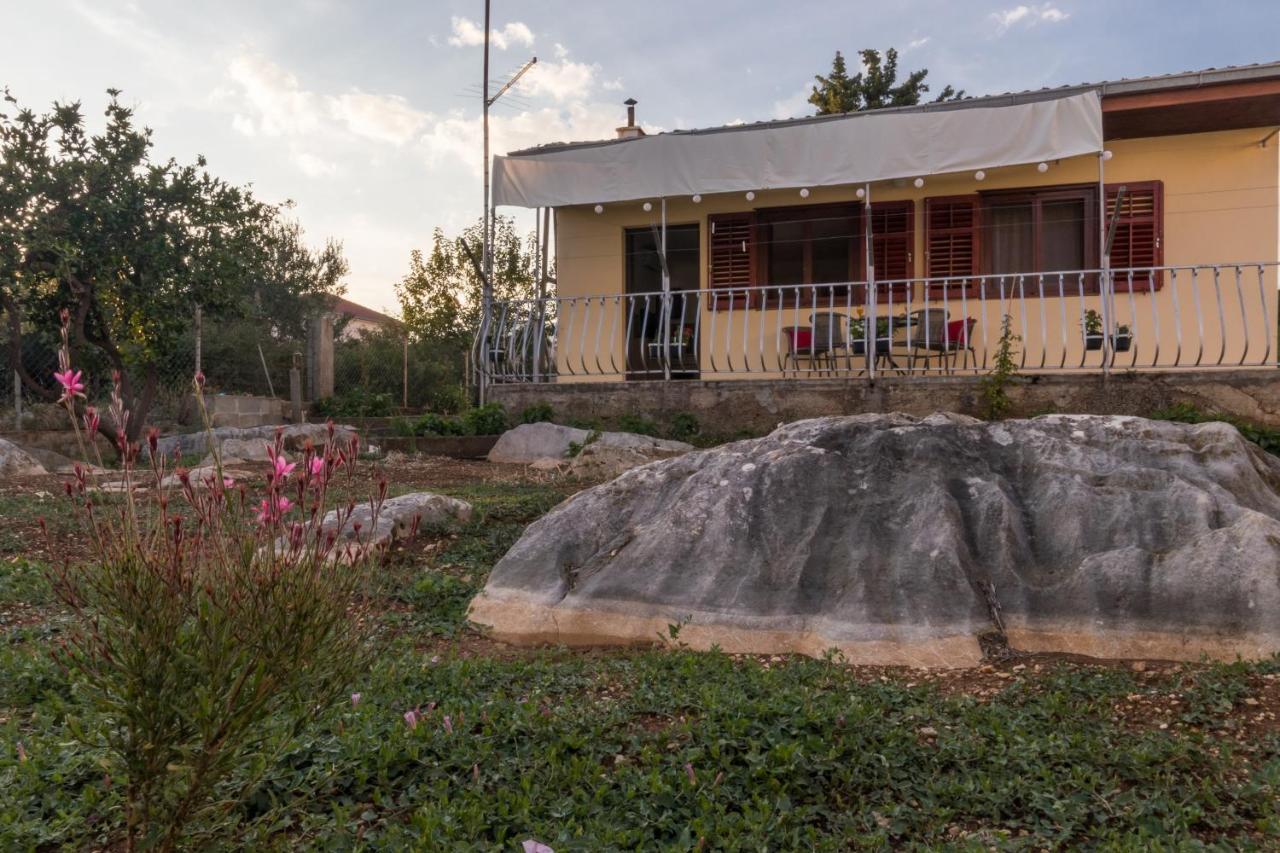 Apartments With A Parking Space Kastel Stafilic, Kastela - 16086 Εξωτερικό φωτογραφία