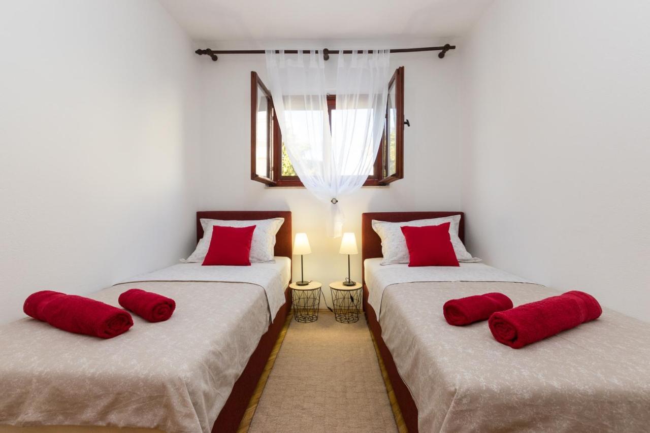 Apartments With A Parking Space Kastel Stafilic, Kastela - 16086 Εξωτερικό φωτογραφία