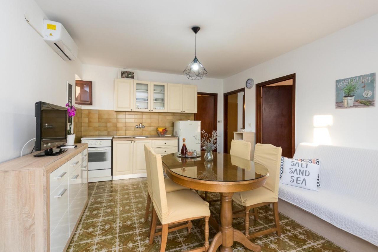 Apartments With A Parking Space Kastel Stafilic, Kastela - 16086 Εξωτερικό φωτογραφία